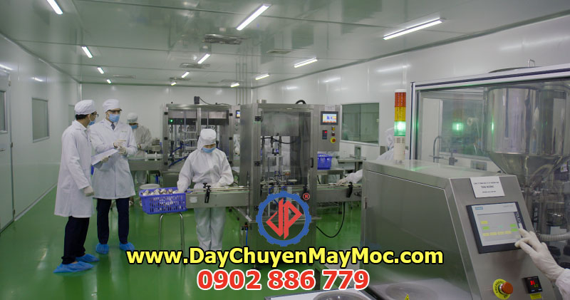 Một nhà máy với dây chuyền sản xuất kem dưỡng da, gia công mỹ phẩm hiện đại đạt tiêu chuẩn GMP